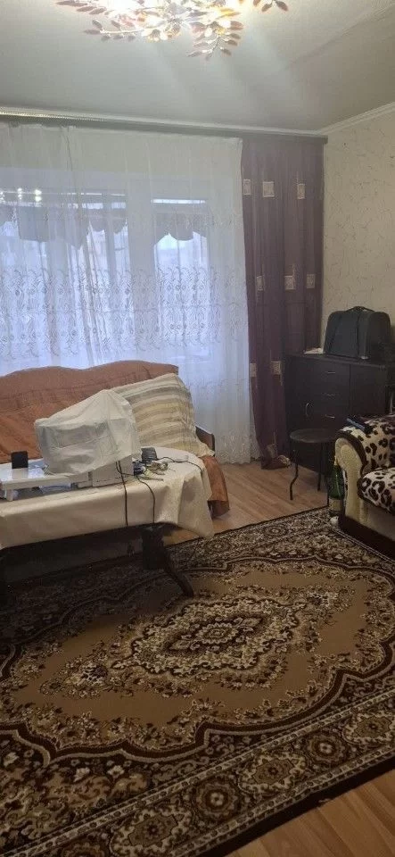 Продаётся 3-комнатная квартира на ул. Тренёва, Киевский район