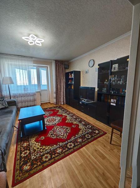 Продаётся 4-комнатная квартира, Калининский район