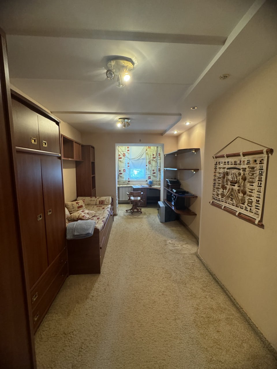 Продаётся светлая 4-комнатная квартира в районе Донецк Сити