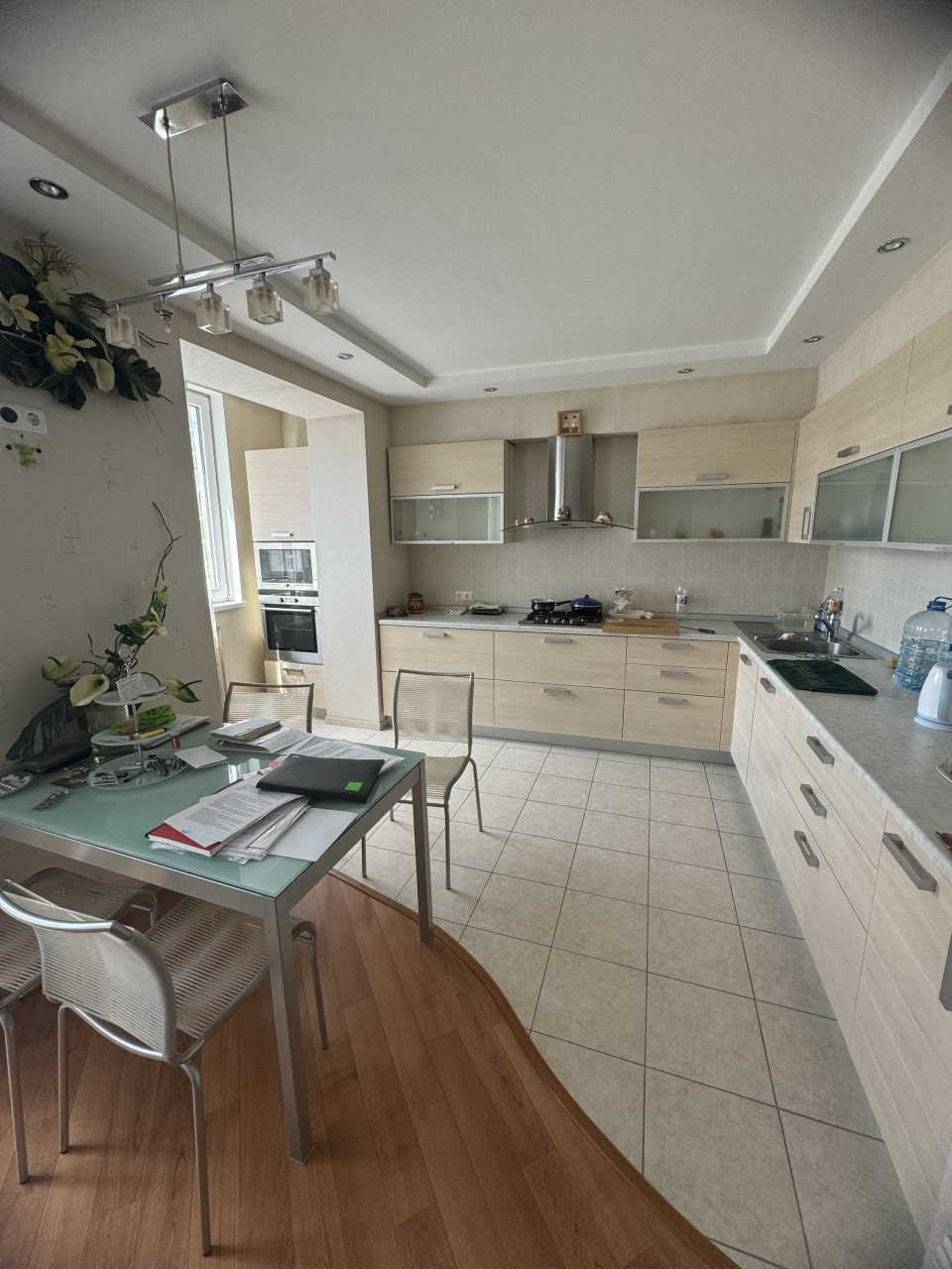 Продаётся светлая 4-комнатная квартира в районе Донецк Сити