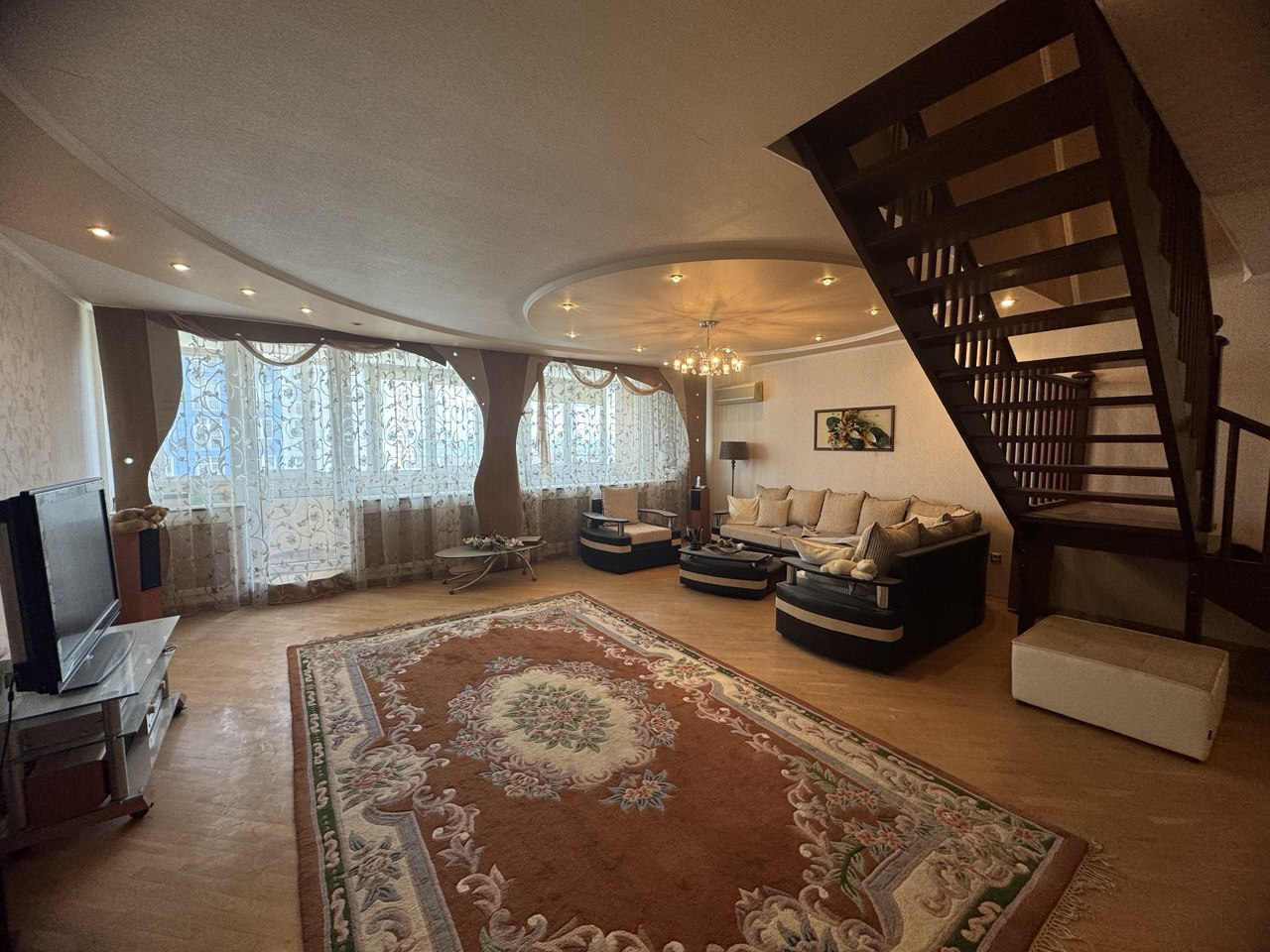 Аренда 4 комнатная квартира в центре