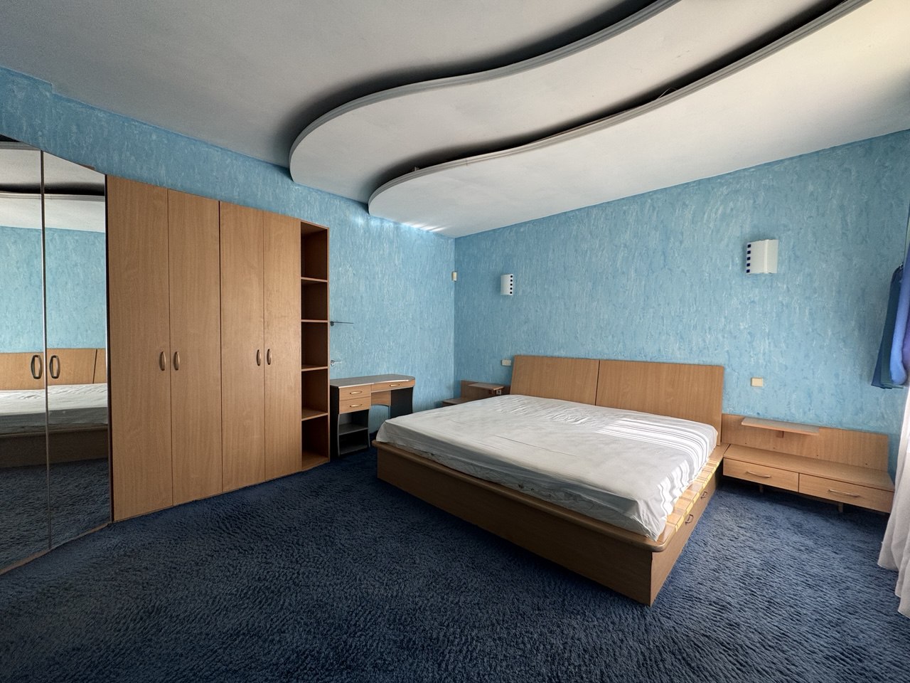 Продаётся просторная двухкомнатная квартира на ул. Челюскинцев