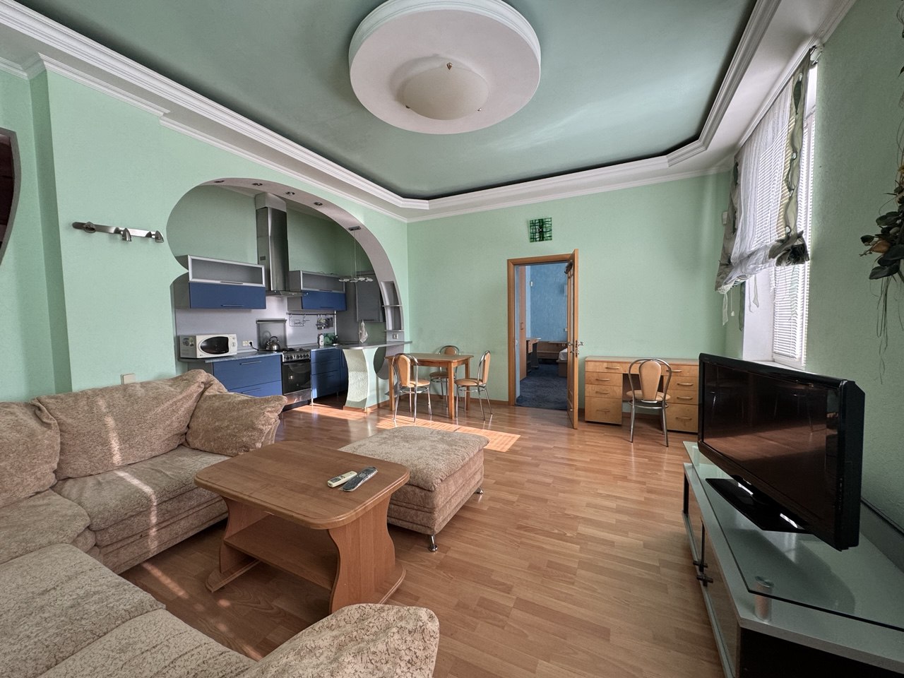 Продаётся просторная двухкомнатная квартира на ул. Челюскинцев