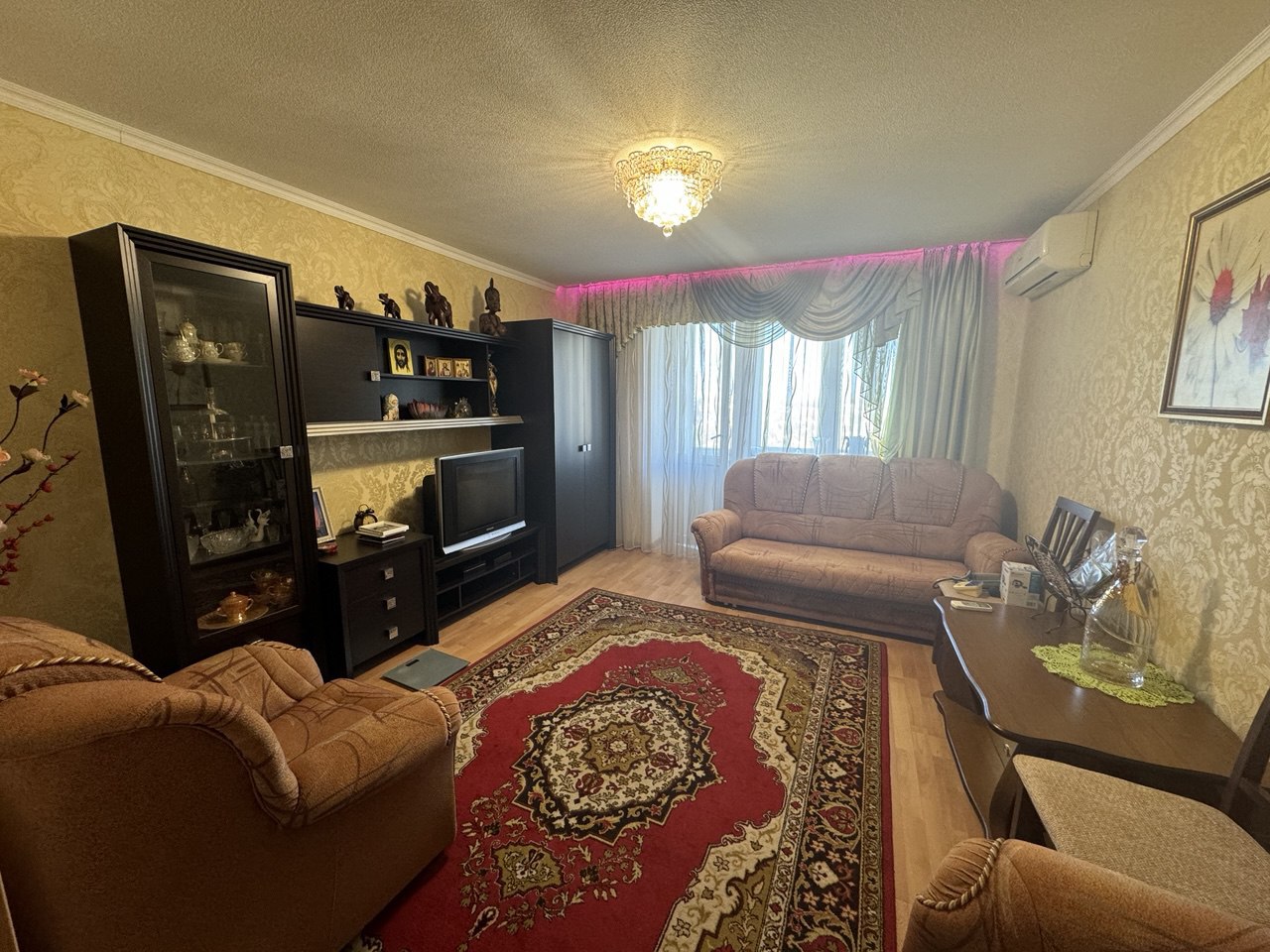 Трехкомнатная квартира в Киевском районе на Брюсова 