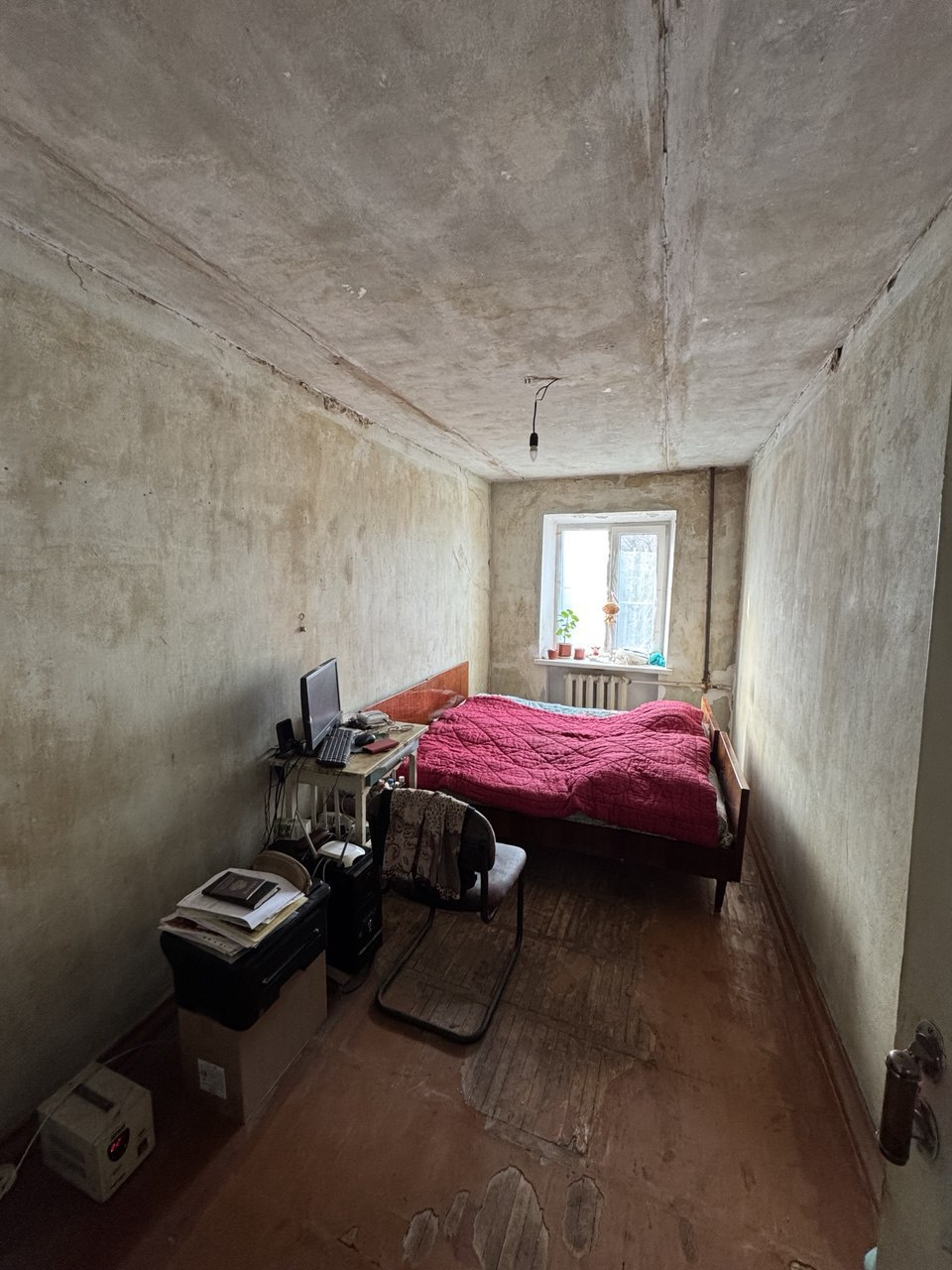 Трехкомнатная на Боссе под ремонт 