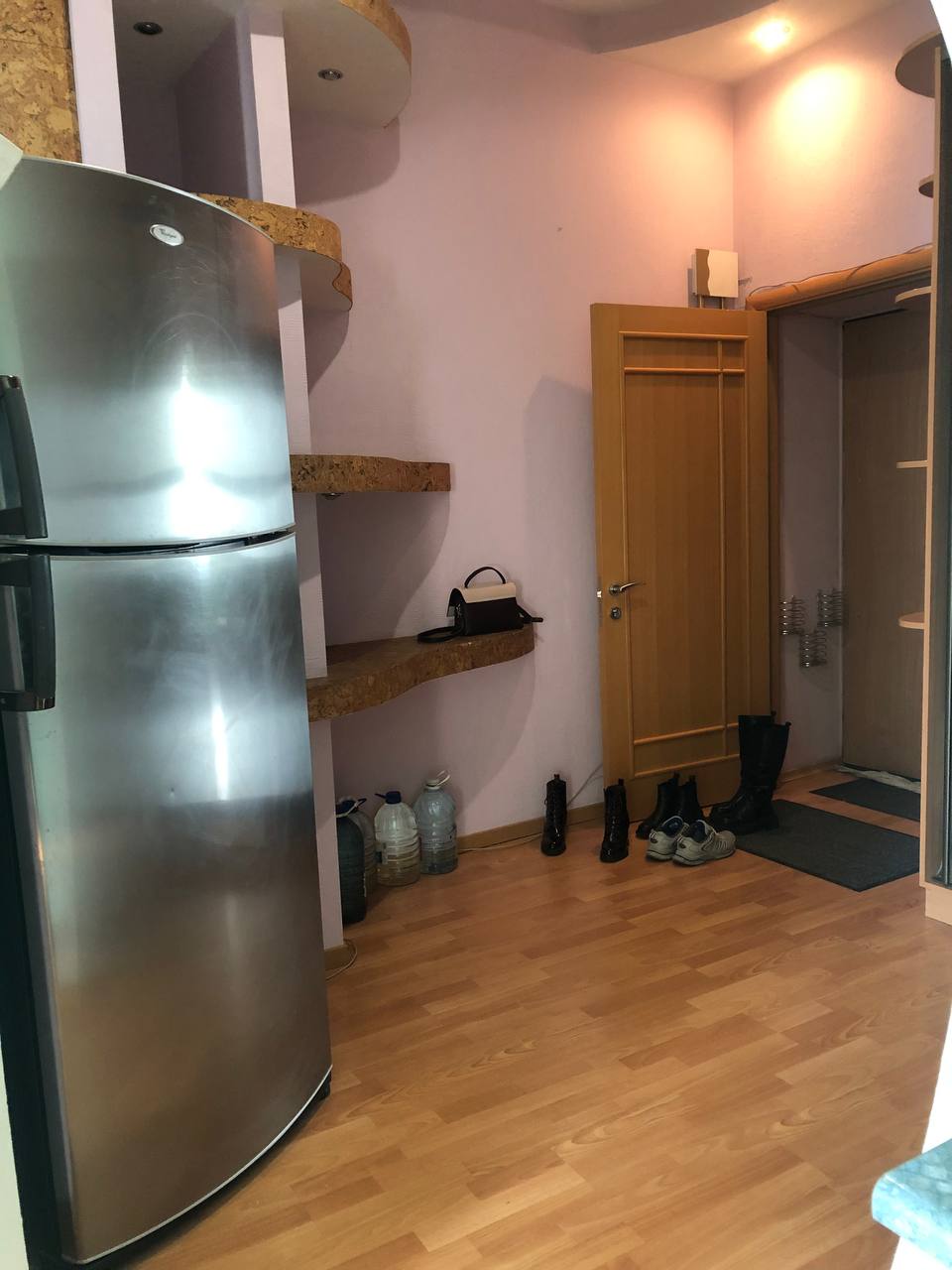 Двухкомнатная сталинка  в центре на Челюскинцев 68 м2