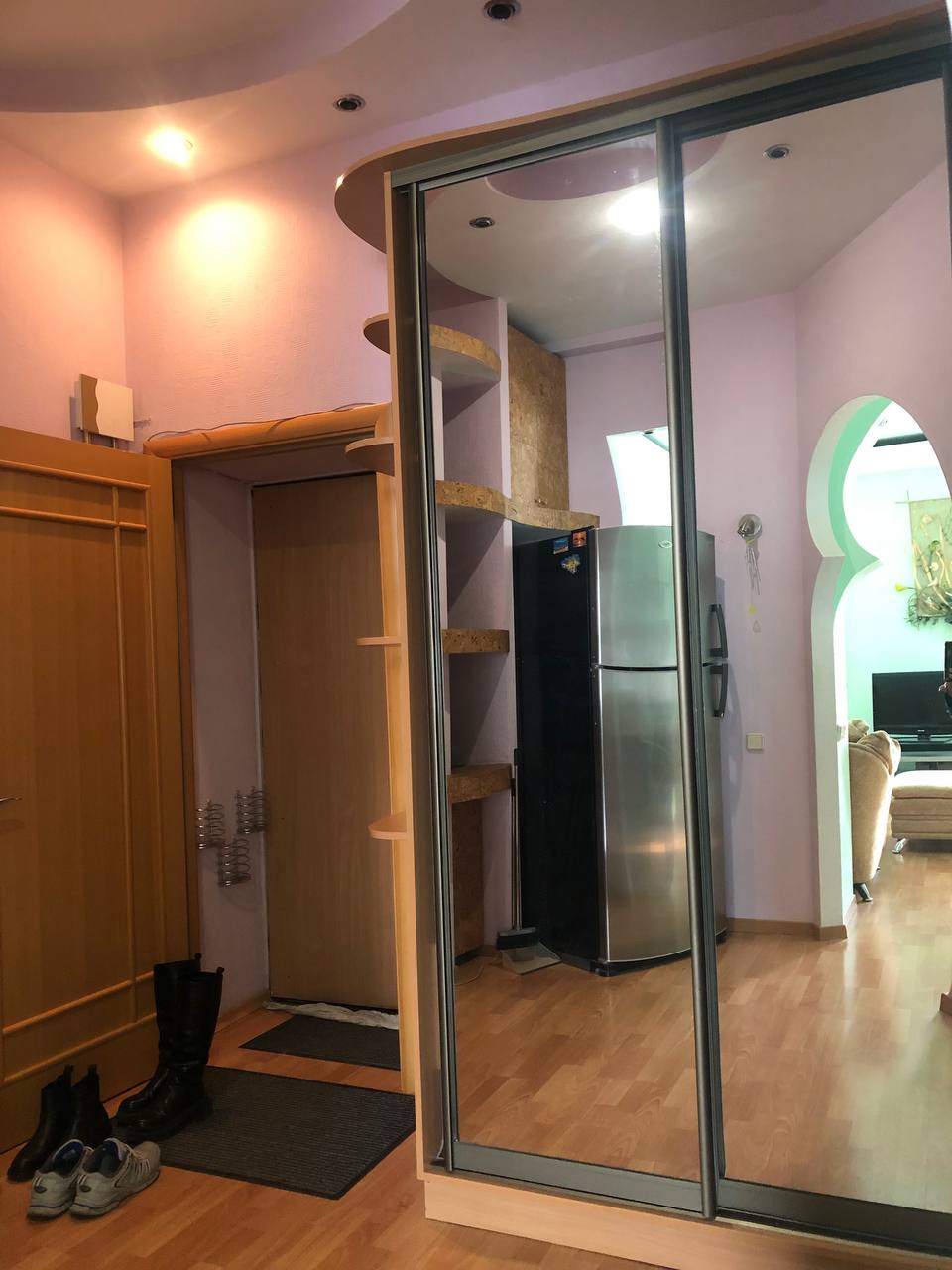 Двухкомнатная сталинка  в центре на Челюскинцев 68 м2