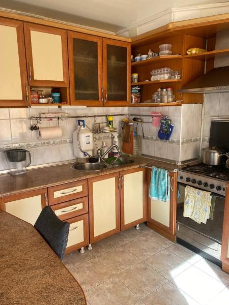 Трехкомнатная квартира на улице Розы Люксембург (район Панфилова)